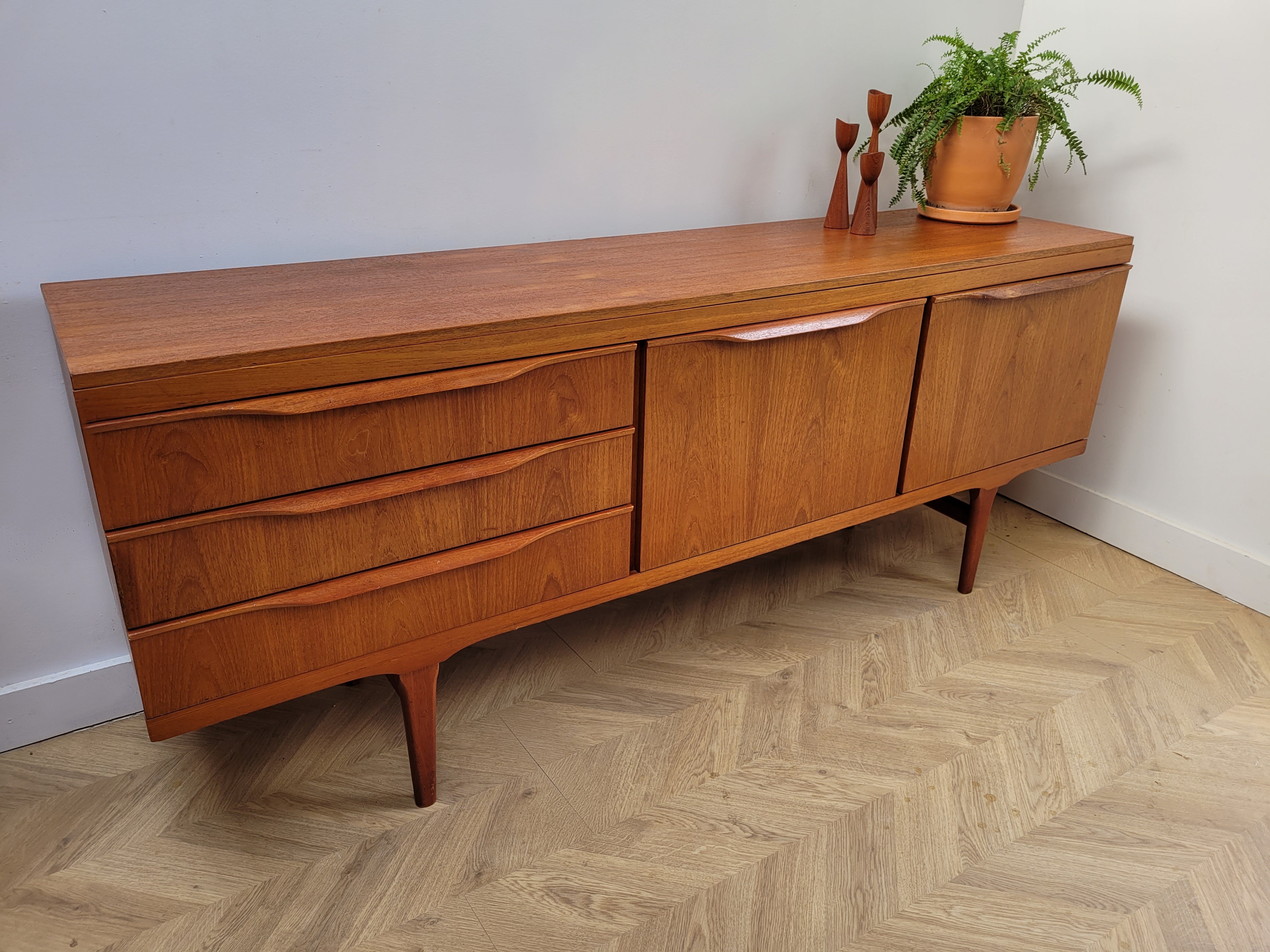 Elliots of Newbury Sideboard