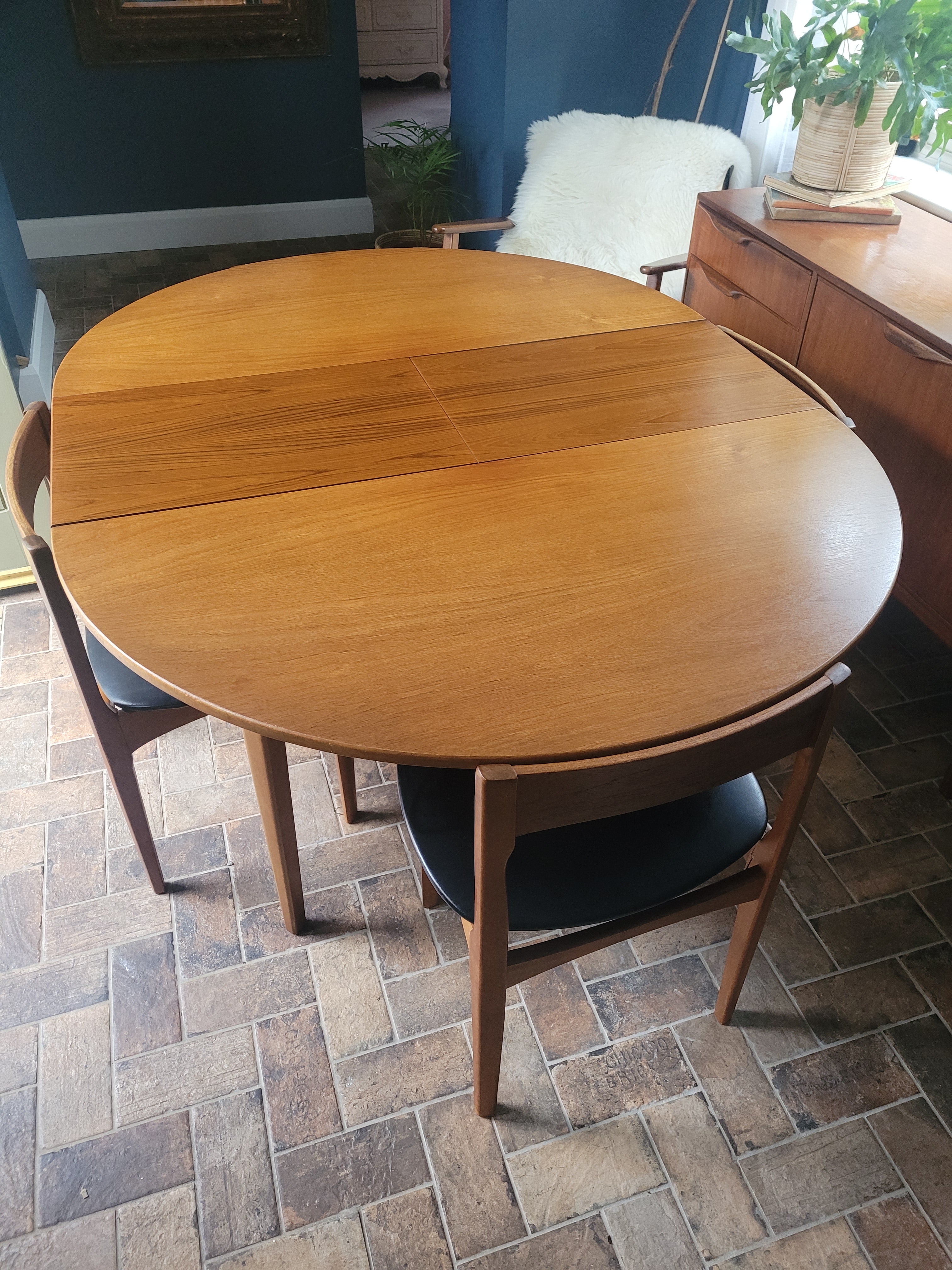 Nathan Extended Dining Table & 4 Chairs