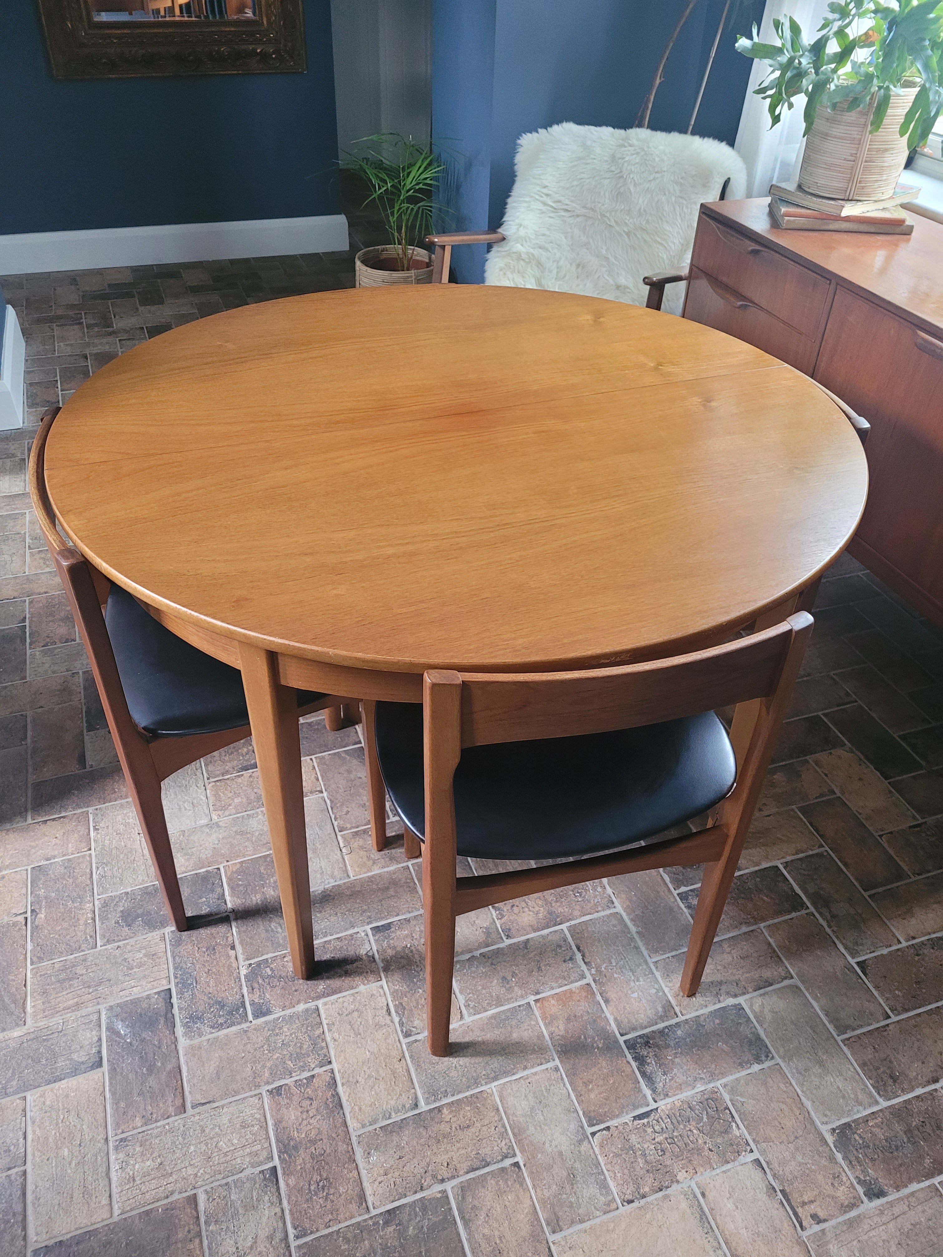 Nathan Extended Dining Table & 4 Chairs