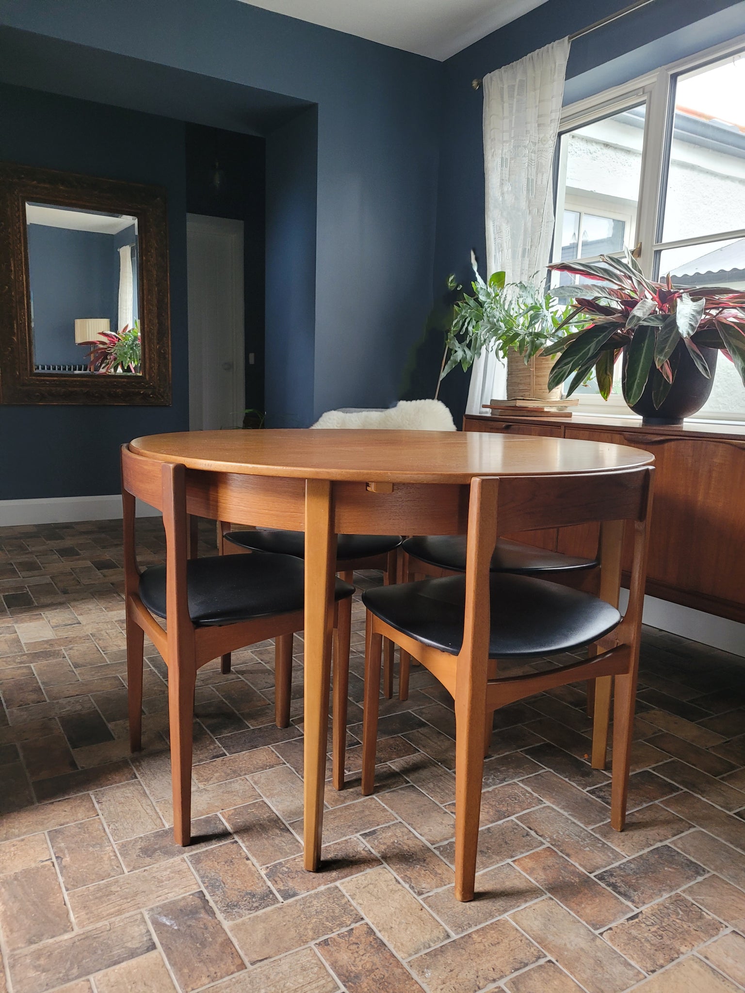 Nathan Extended Dining Table & 4 Chairs
