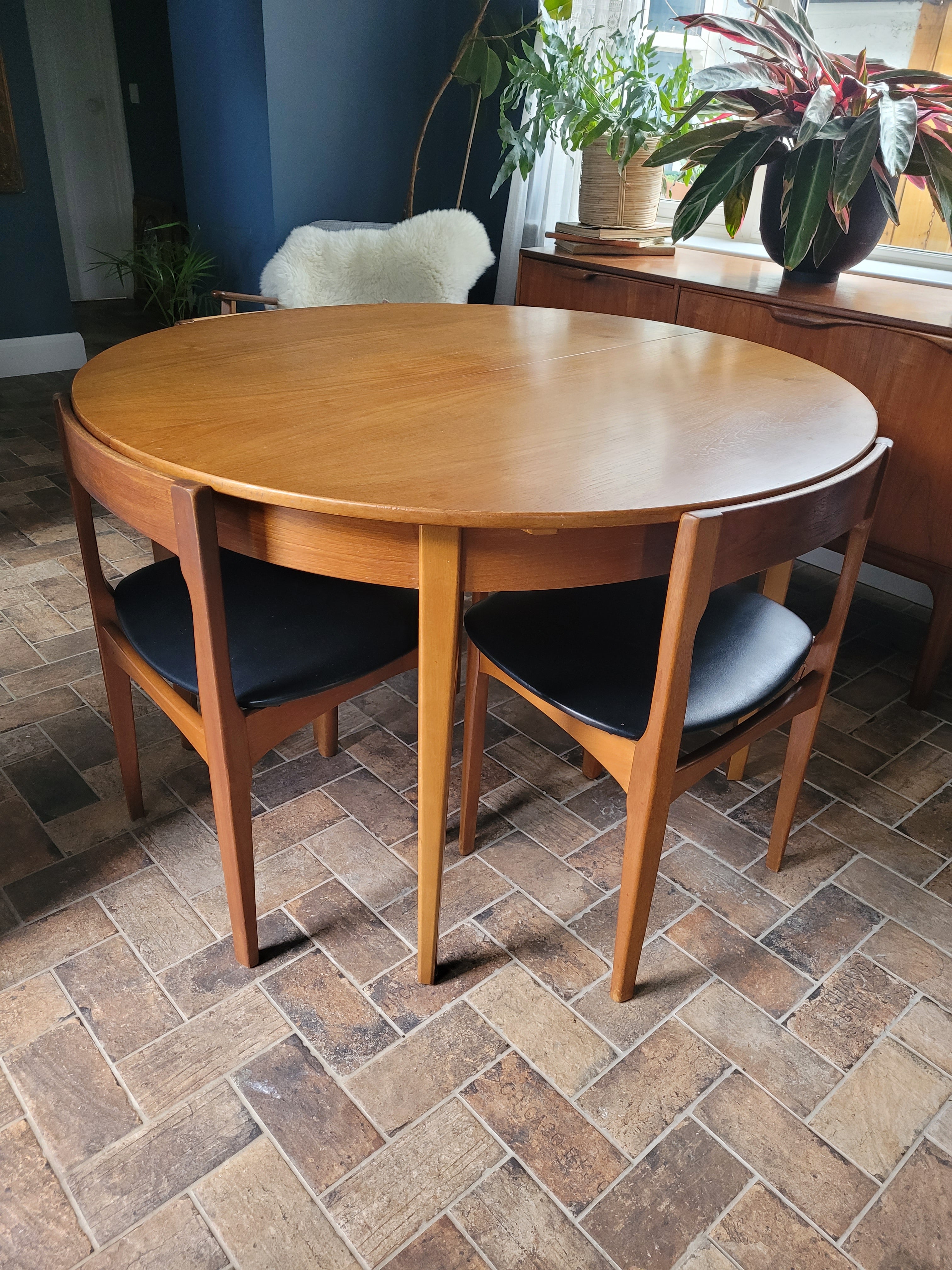 Nathan Extended Dining Table & 4 Chairs