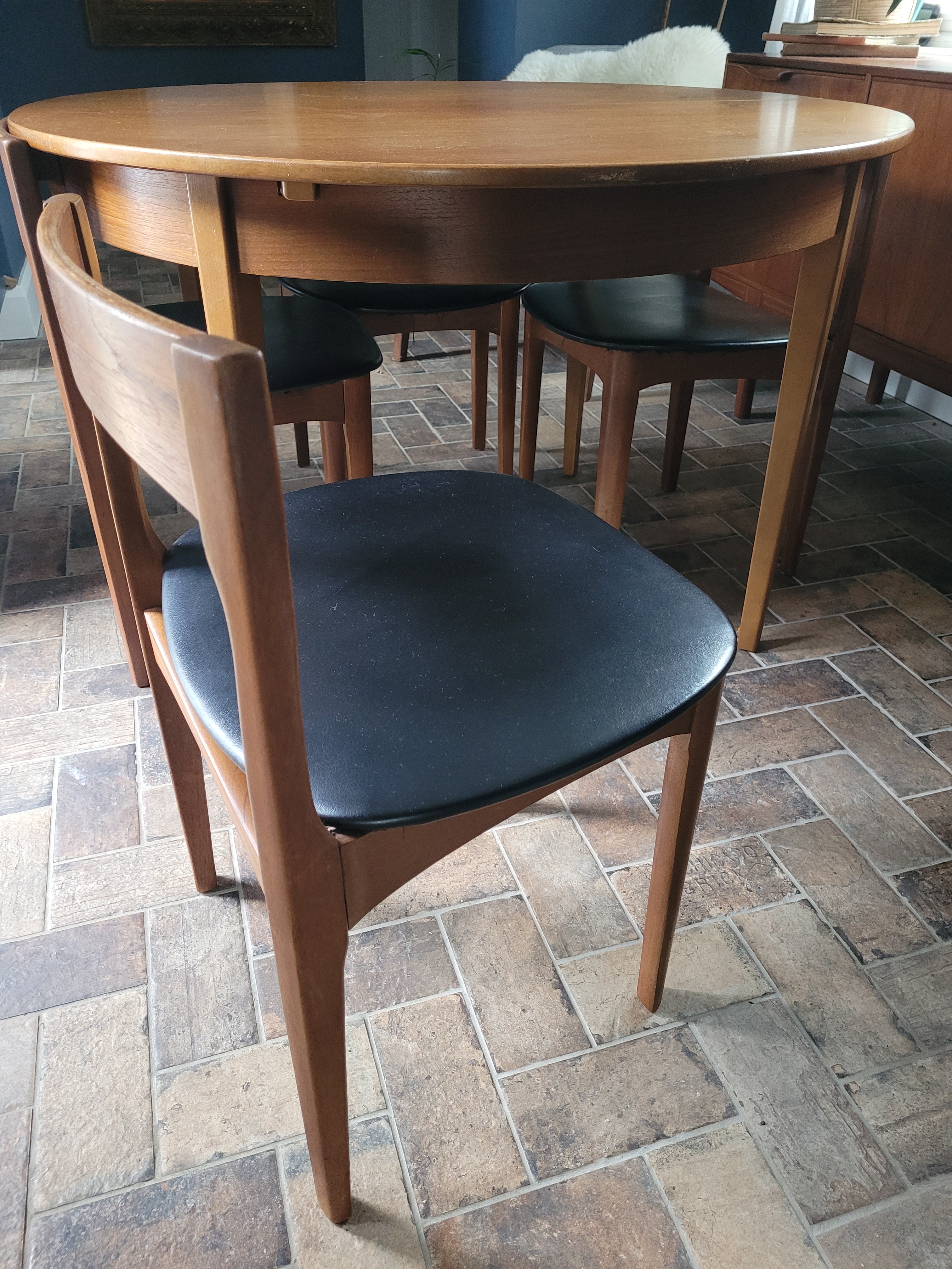 Nathan Extended Dining Table & 4 Chairs