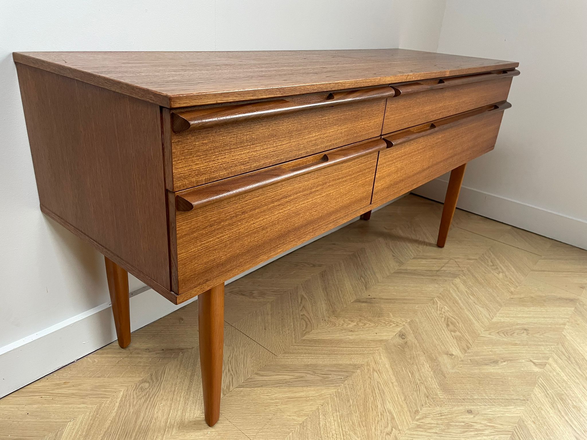 Compact Avalon Sideboard