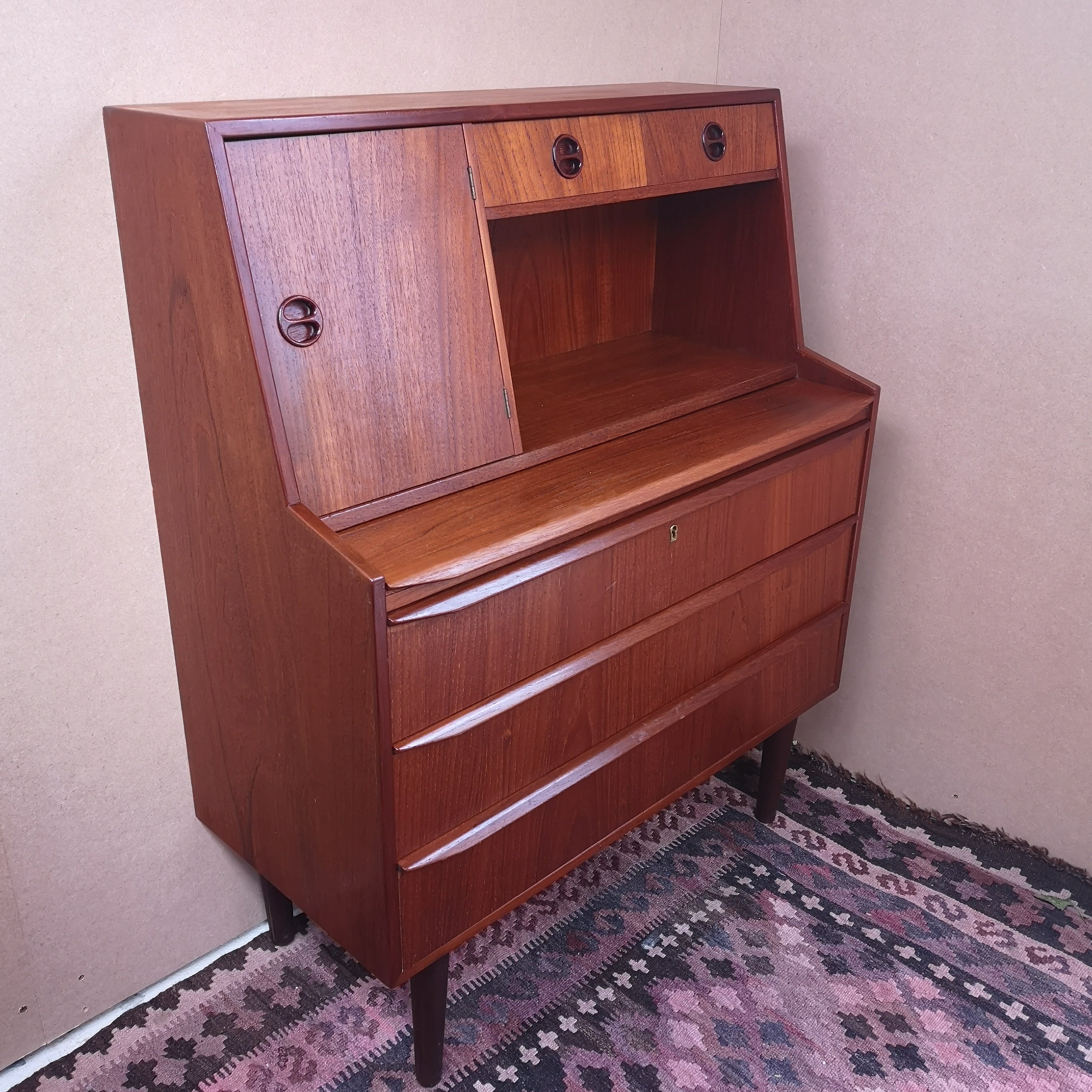 Danish Vanity Bureau