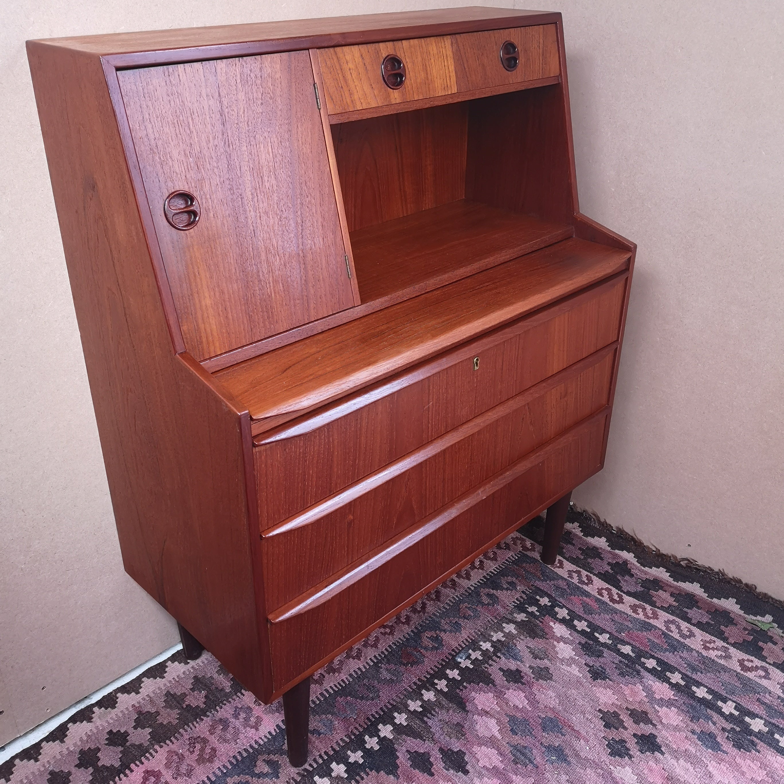 Danish Vanity Bureau