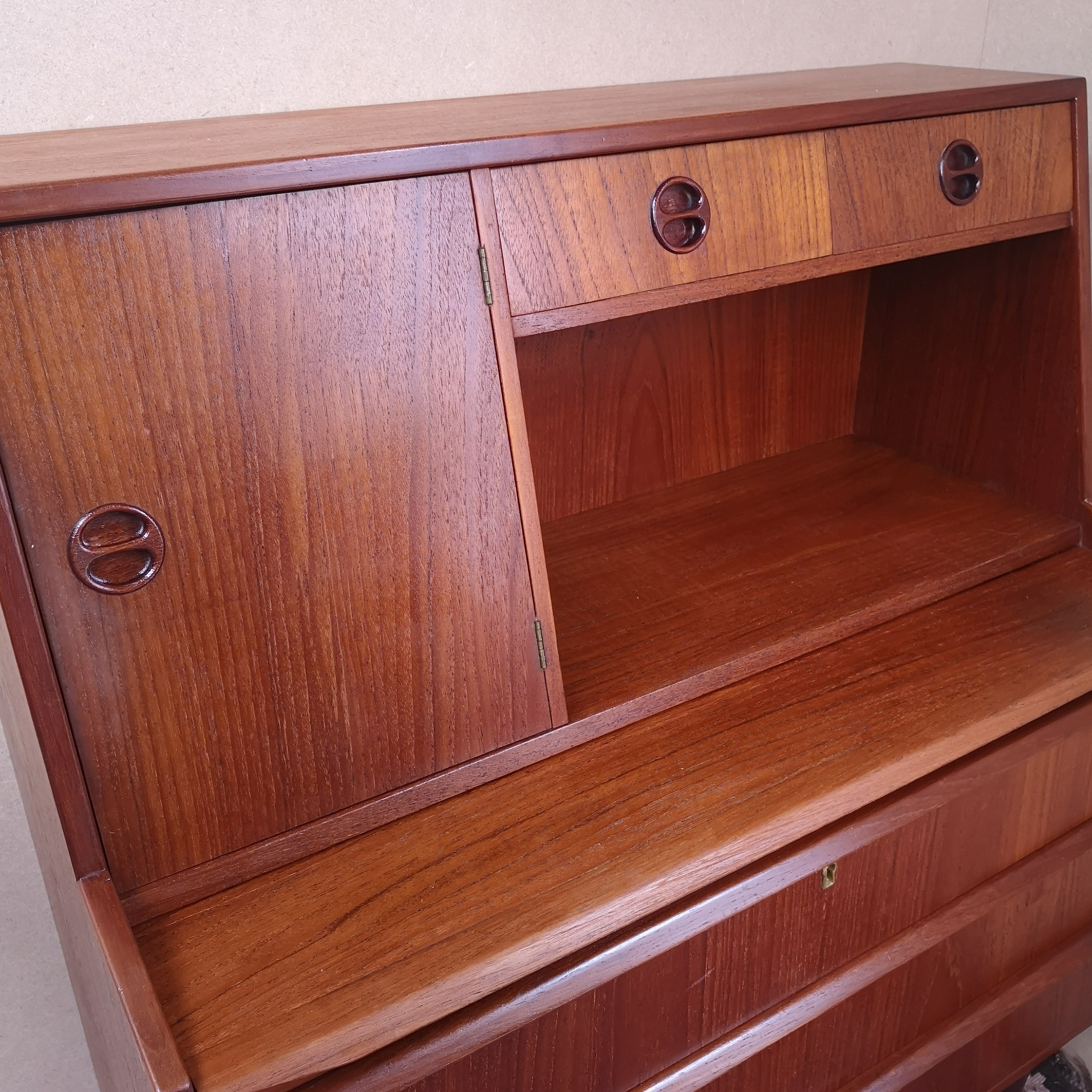 Danish Vanity Bureau