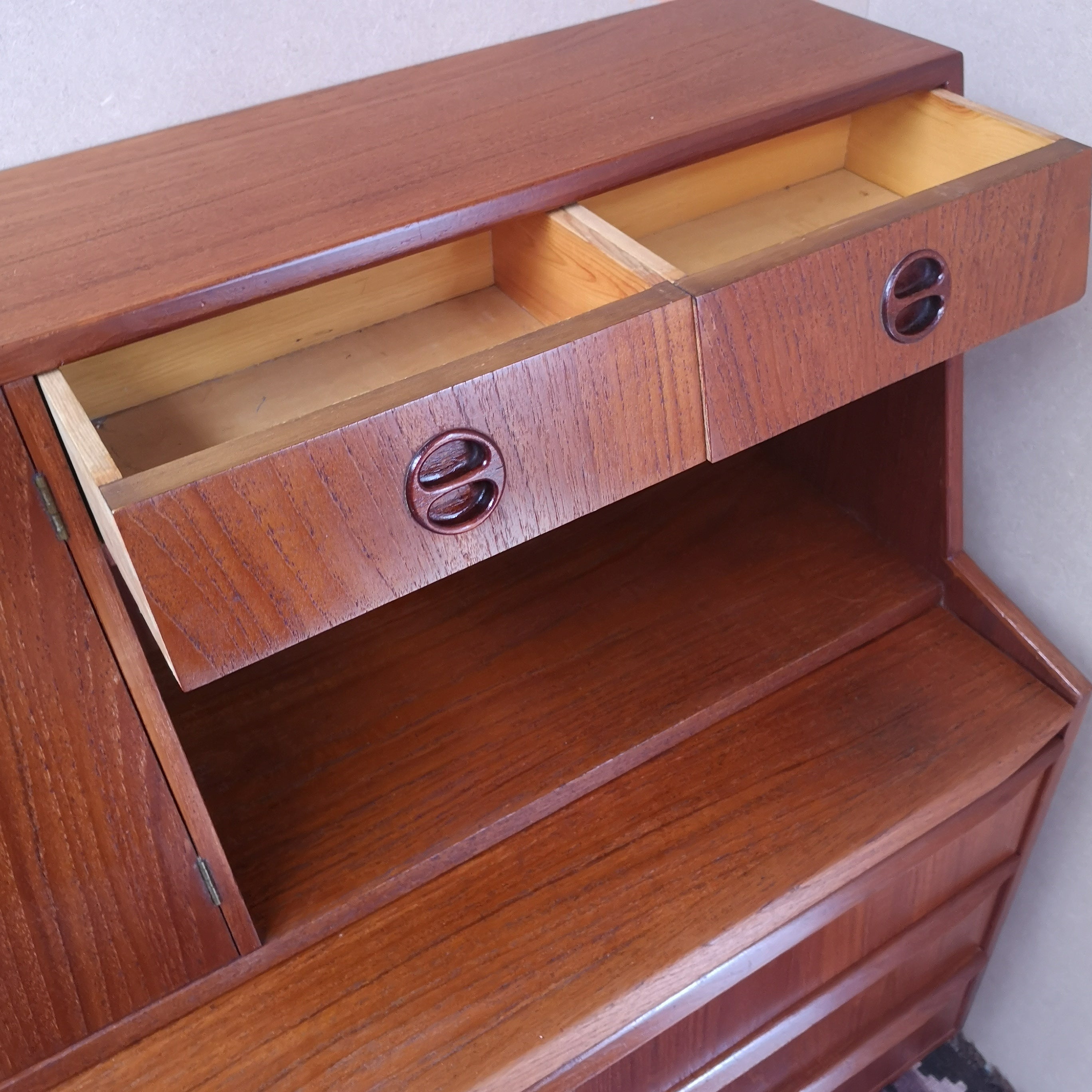 Danish Vanity Bureau