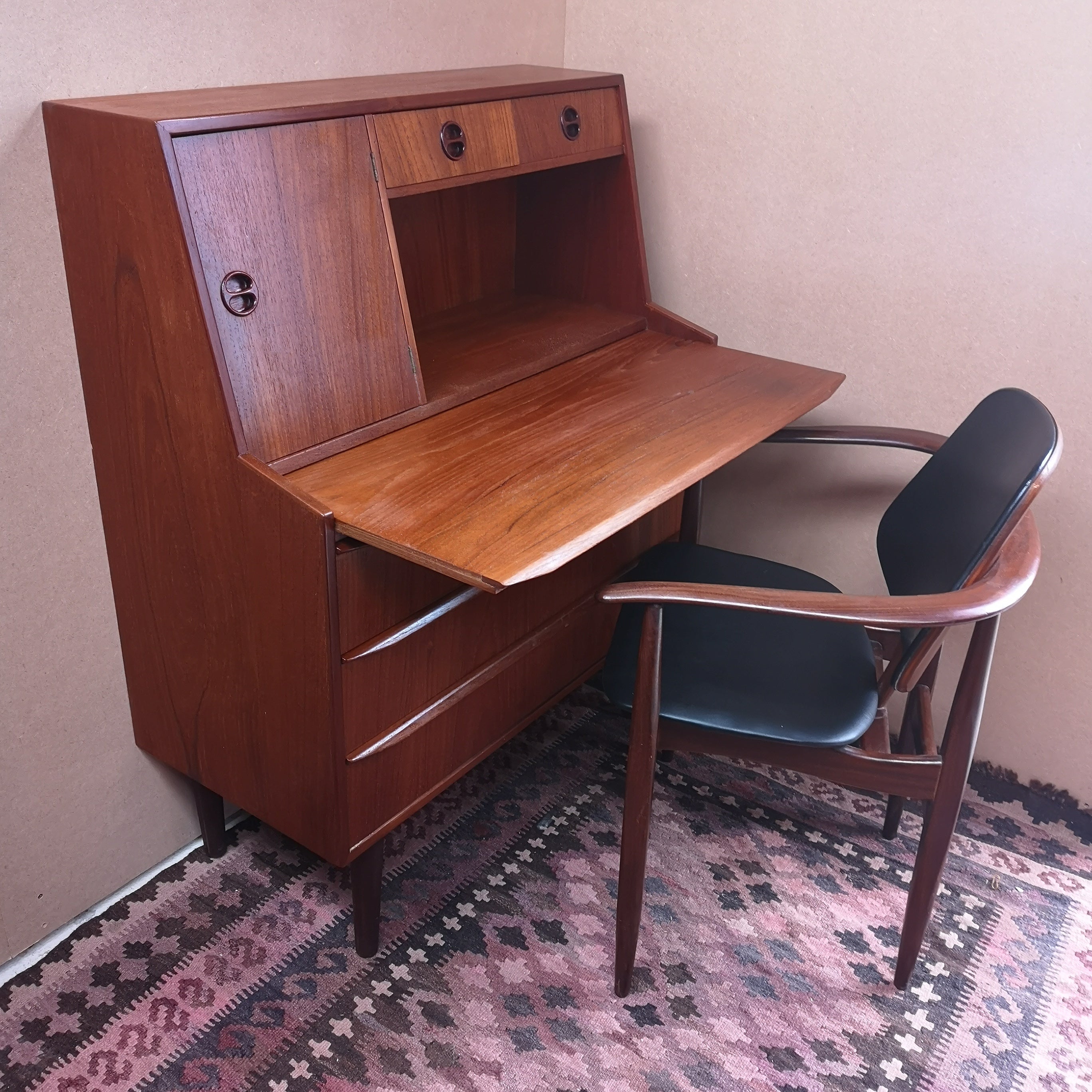 Danish Vanity Bureau