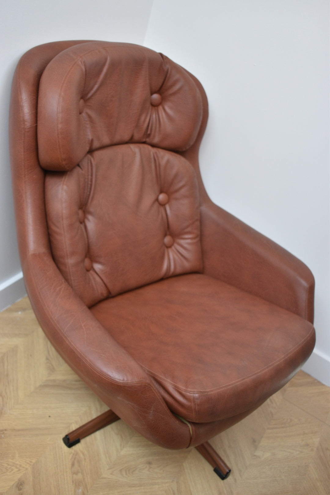 Mid Century Swivel Chair