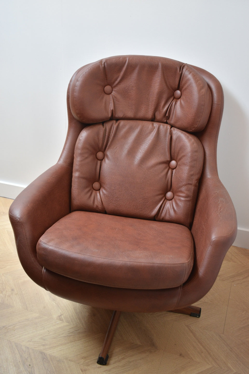 Mid Century Swivel Chair